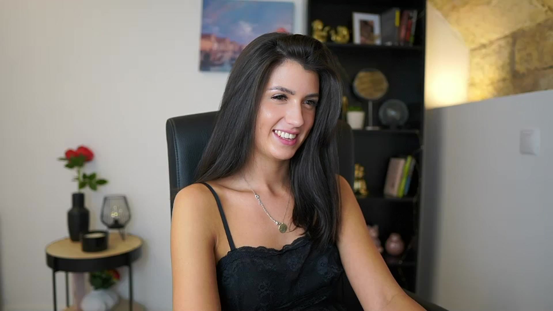 Gallery image thumbnail from Julia_Roca's myfreecams stream on, 12/08/2023, 18:53 image 17 of 20