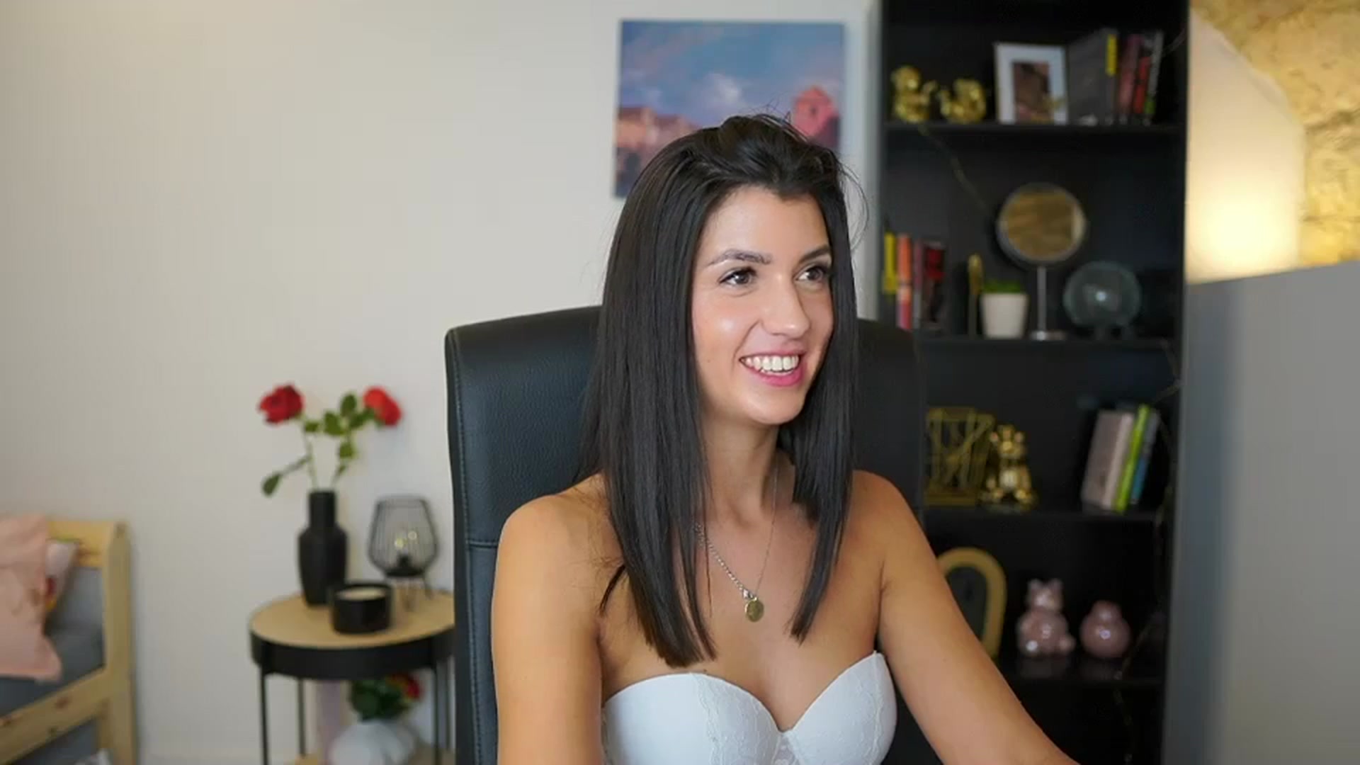 Gallery image thumbnail from Julia_Roca's myfreecams stream on, 12/10/2023, 13:22 image 16 of 20