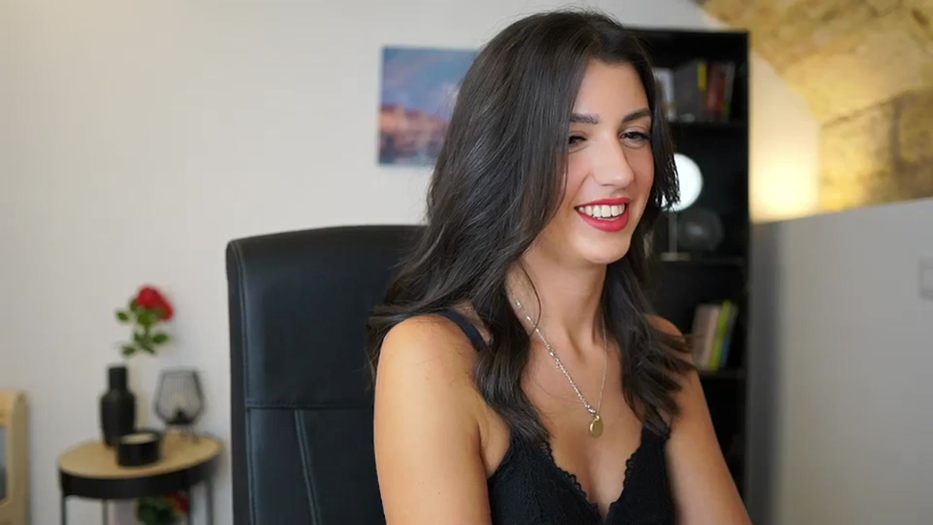 Gallery image thumbnail from Julia_Roca's myfreecams stream on, 12/11/2023, 21:14 image 4 of 20