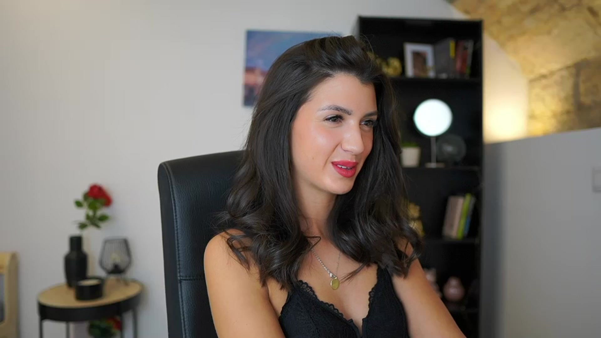 Gallery image thumbnail from Julia_Roca's myfreecams stream on, 12/11/2023, 21:14 image 15 of 20