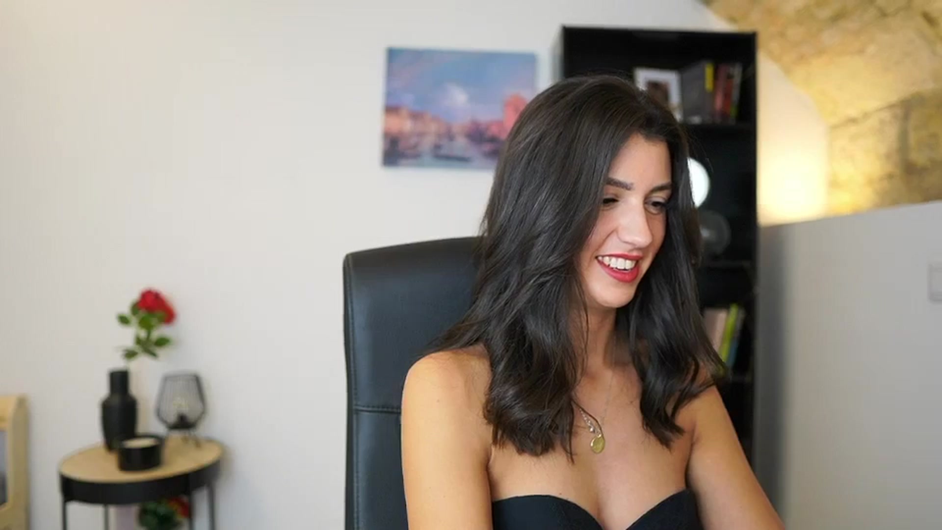 Gallery image thumbnail from Julia_Roca's myfreecams stream on, 12/11/2023, 21:14 image 11 of 20
