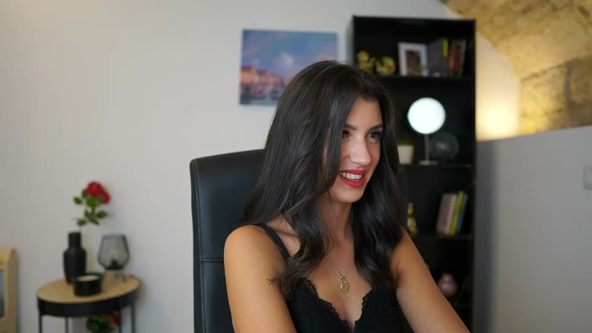 Gallery image thumbnail from Julia_Roca's myfreecams stream on, 12/11/2023, 21:14 image 8 of 20