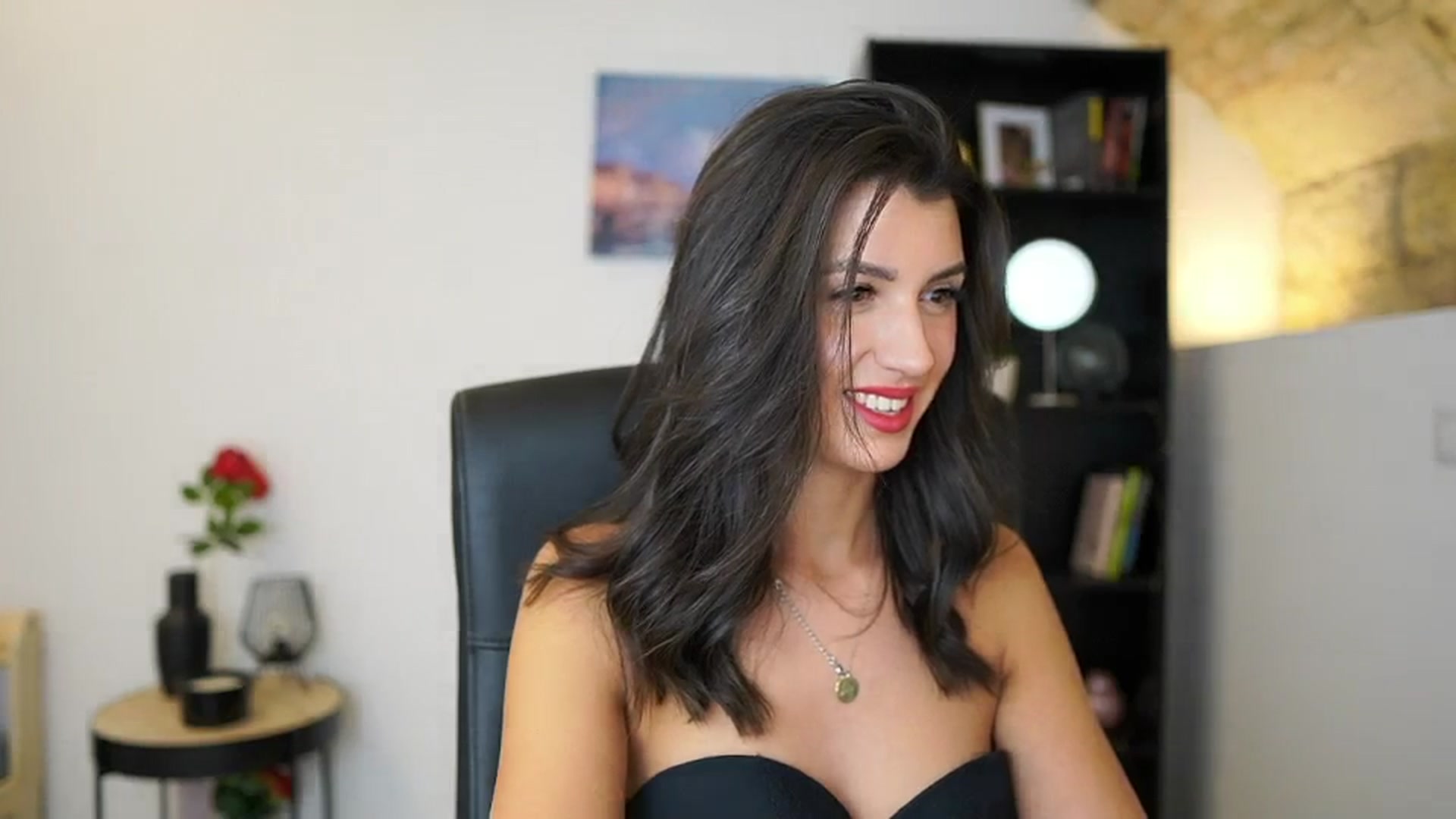 Gallery image thumbnail from Julia_Roca's myfreecams stream on, 12/11/2023, 21:39 image 9 of 20