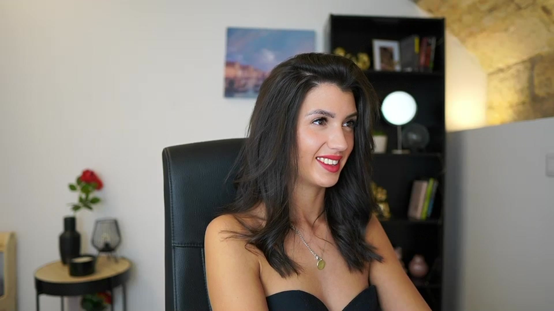Gallery image thumbnail from Julia_Roca's myfreecams stream on, 12/11/2023, 21:39 image 6 of 20