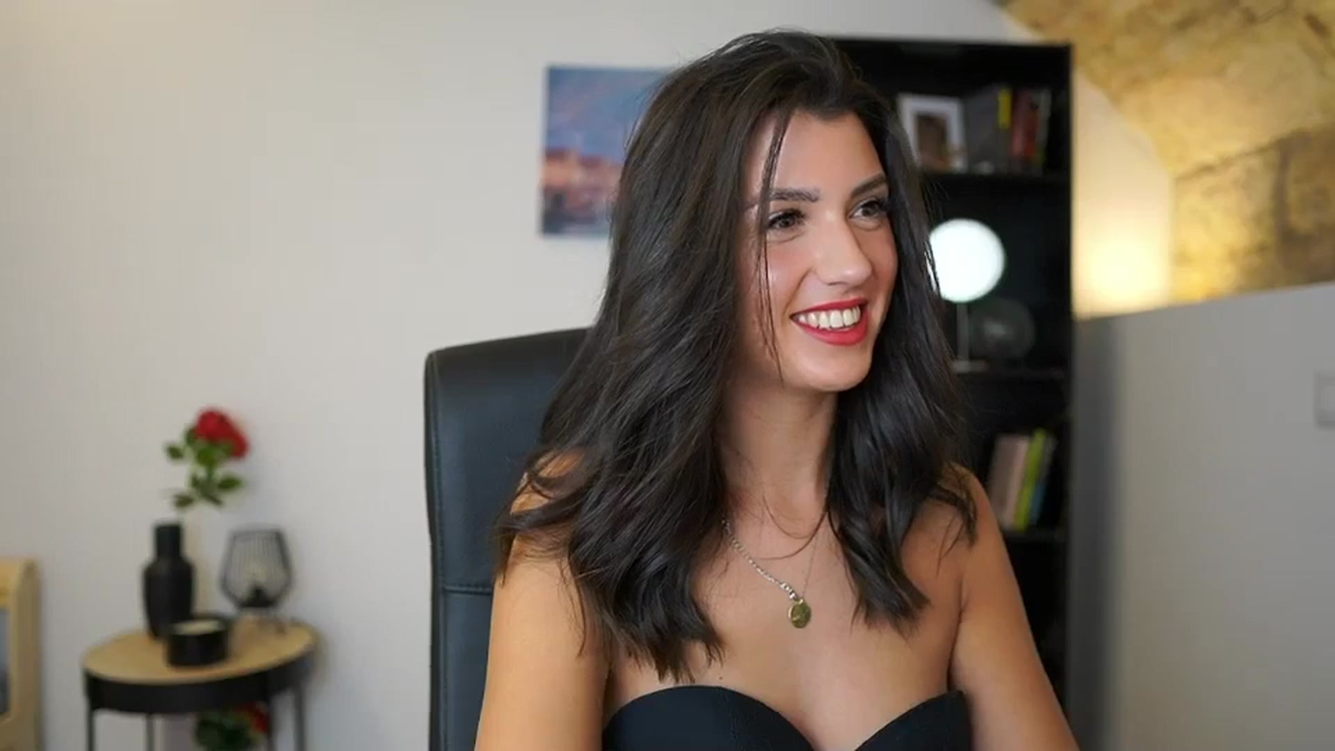 Gallery image thumbnail from Julia_Roca's myfreecams stream on, 12/11/2023, 21:39 image 12 of 20