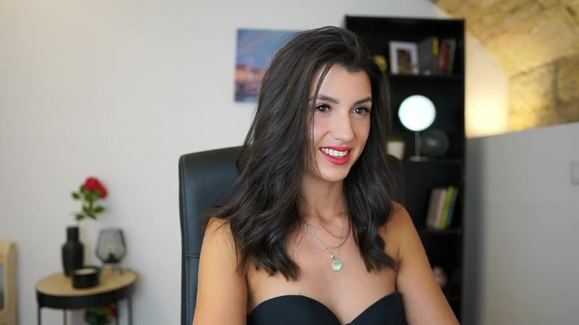Gallery image thumbnail from Julia_Roca's myfreecams stream on, 12/11/2023, 21:39 image 8 of 20