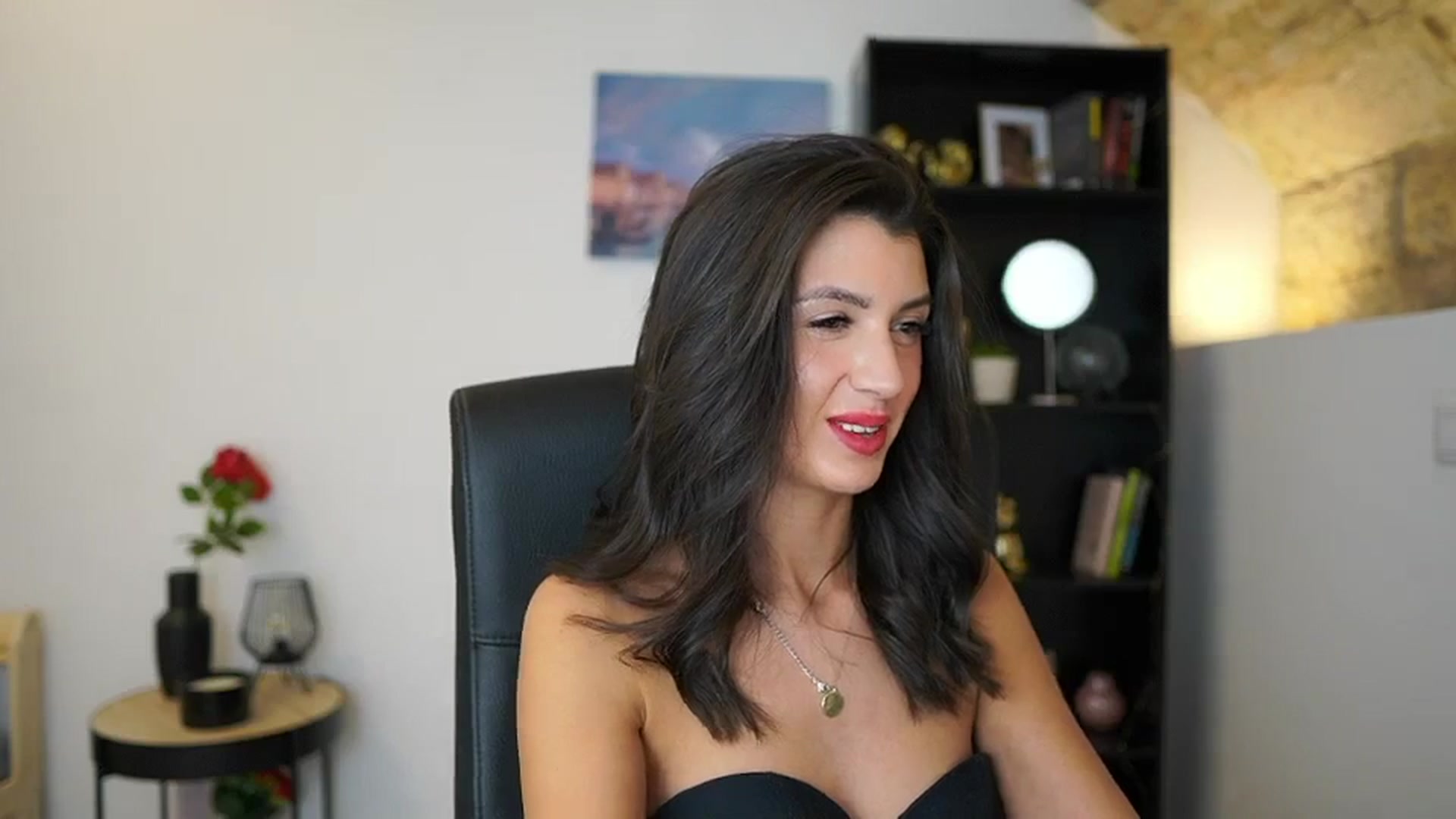 Gallery image thumbnail from Julia_Roca's myfreecams stream on, 12/11/2023, 21:39 image 2 of 20