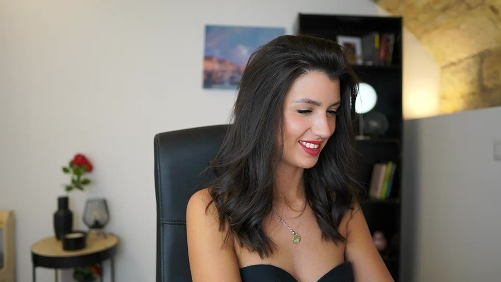 Gallery image thumbnail from Julia_Roca's myfreecams stream on, 12/11/2023, 21:39 image 13 of 20
