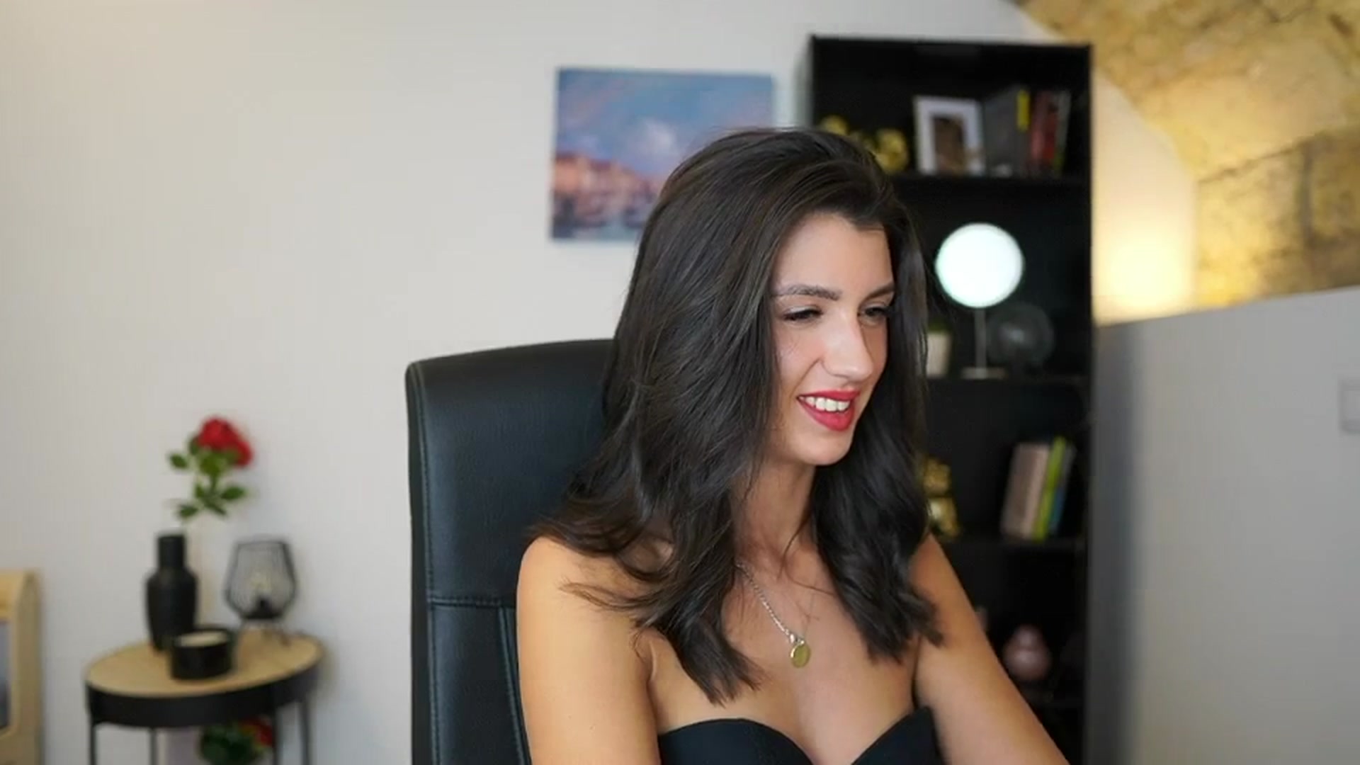 Gallery image thumbnail from Julia_Roca's myfreecams stream on, 12/11/2023, 21:39 image 3 of 20
