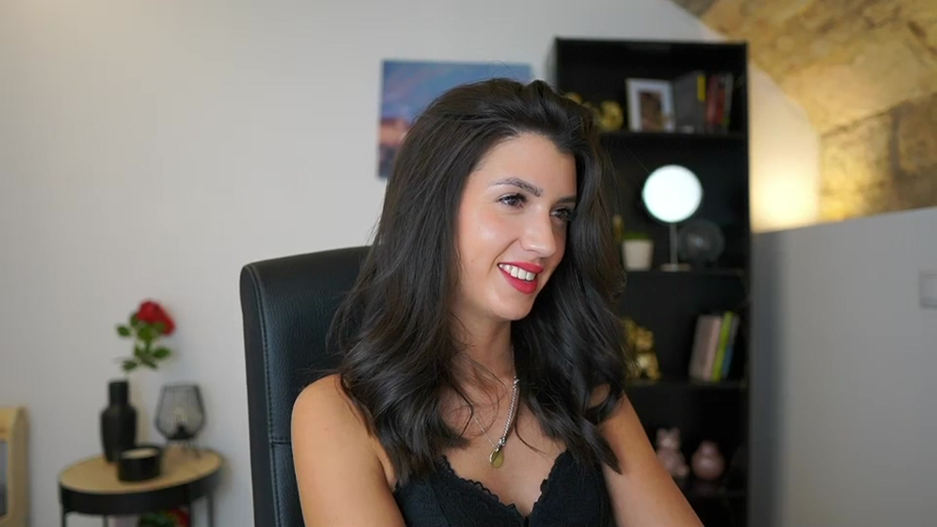 Gallery image thumbnail from Julia_Roca's myfreecams stream on, 12/11/2023, 23:47 image 14 of 20