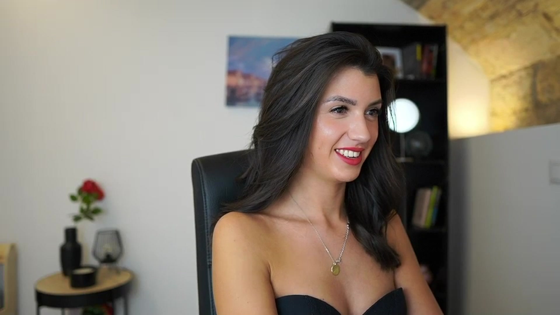 Gallery image thumbnail from Julia_Roca's myfreecams stream on, 12/11/2023, 23:47 image 19 of 20