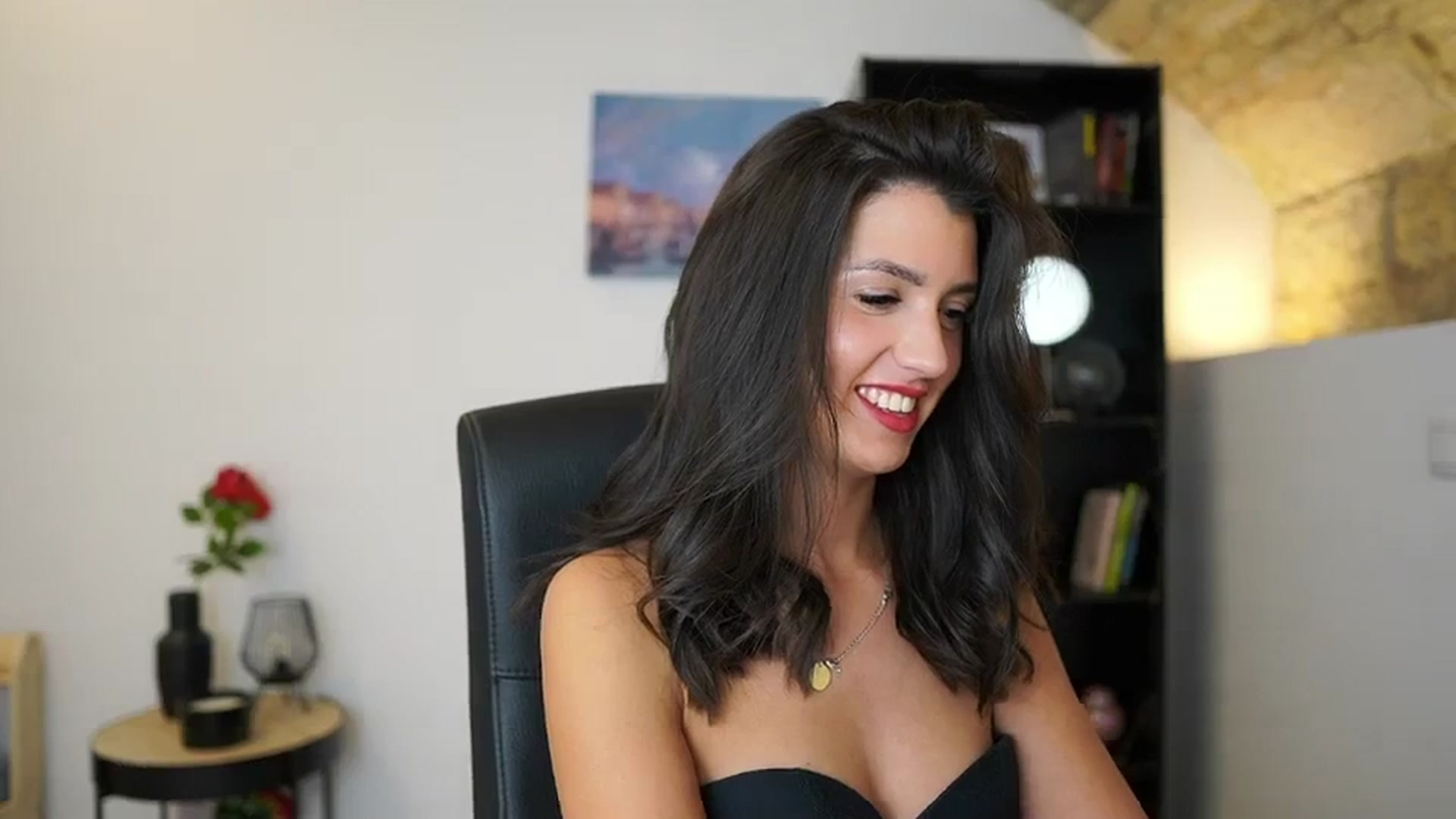 Gallery image thumbnail from Julia_Roca's myfreecams stream on, 12/12/2023, 24:17 image 8 of 20