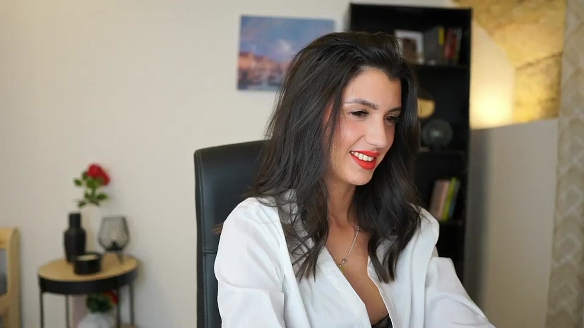 Gallery image thumbnail from Julia_Roca's myfreecams stream on, 12/13/2023, 15:07 image 3 of 20