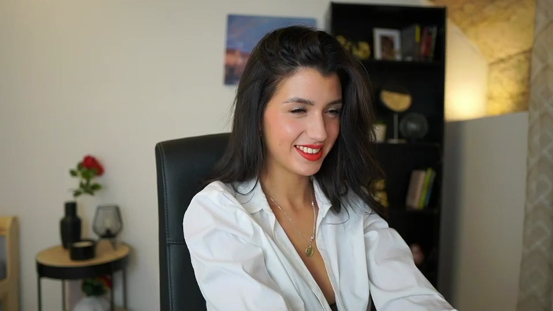 Gallery image thumbnail from Julia_Roca's myfreecams stream on, 12/13/2023, 16:21 image 2 of 20