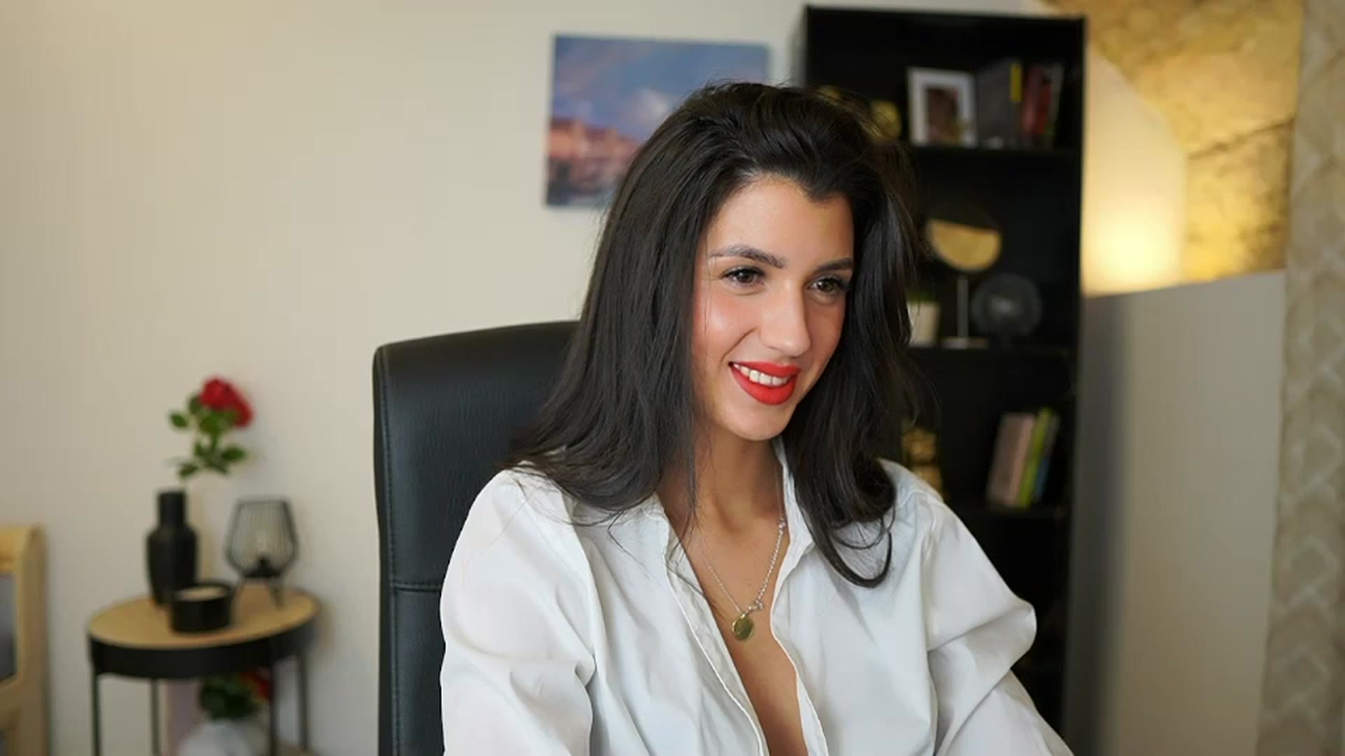 Gallery image thumbnail from Julia_Roca's myfreecams stream on, 12/13/2023, 16:21 image 10 of 20
