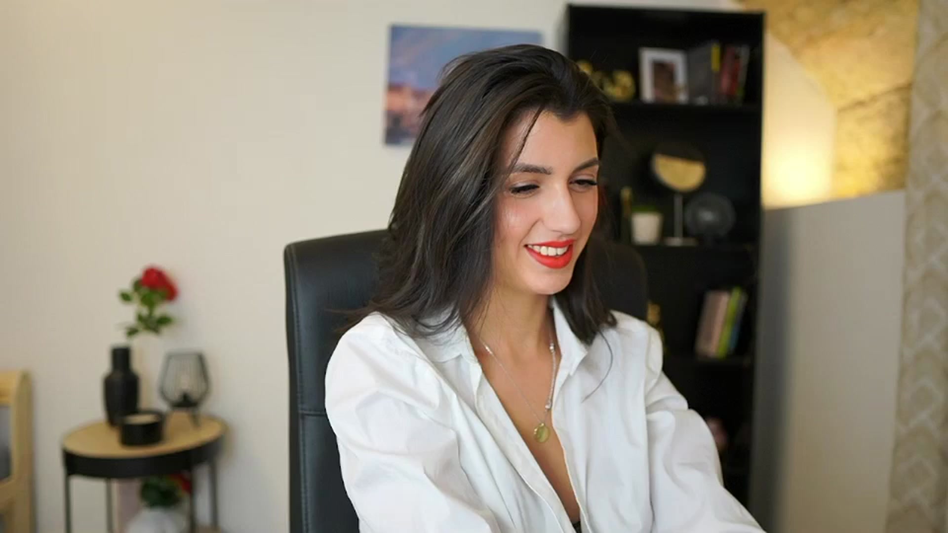 Gallery image thumbnail from Julia_Roca's myfreecams stream on, 12/13/2023, 16:21 image 1 of 20