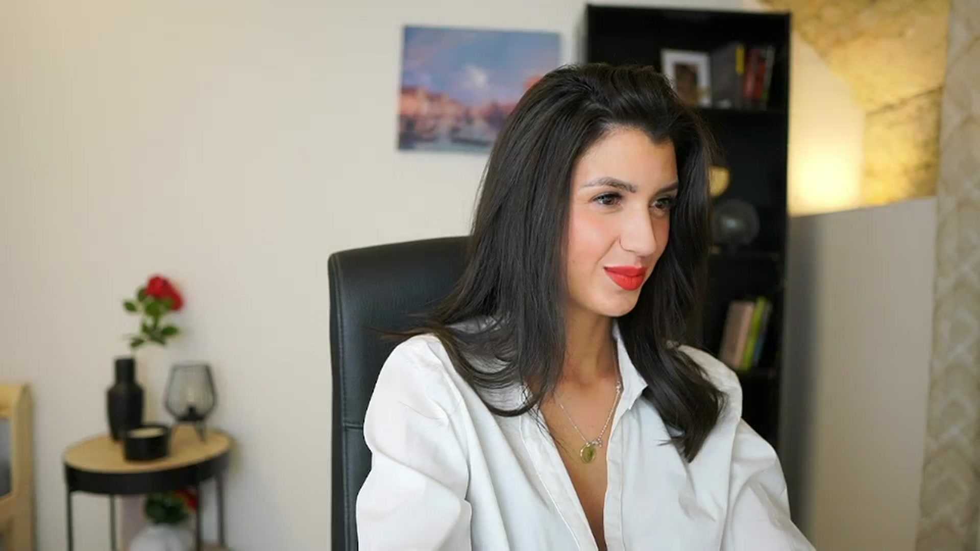Gallery image thumbnail from Julia_Roca's myfreecams stream on, 12/13/2023, 16:21 image 19 of 20