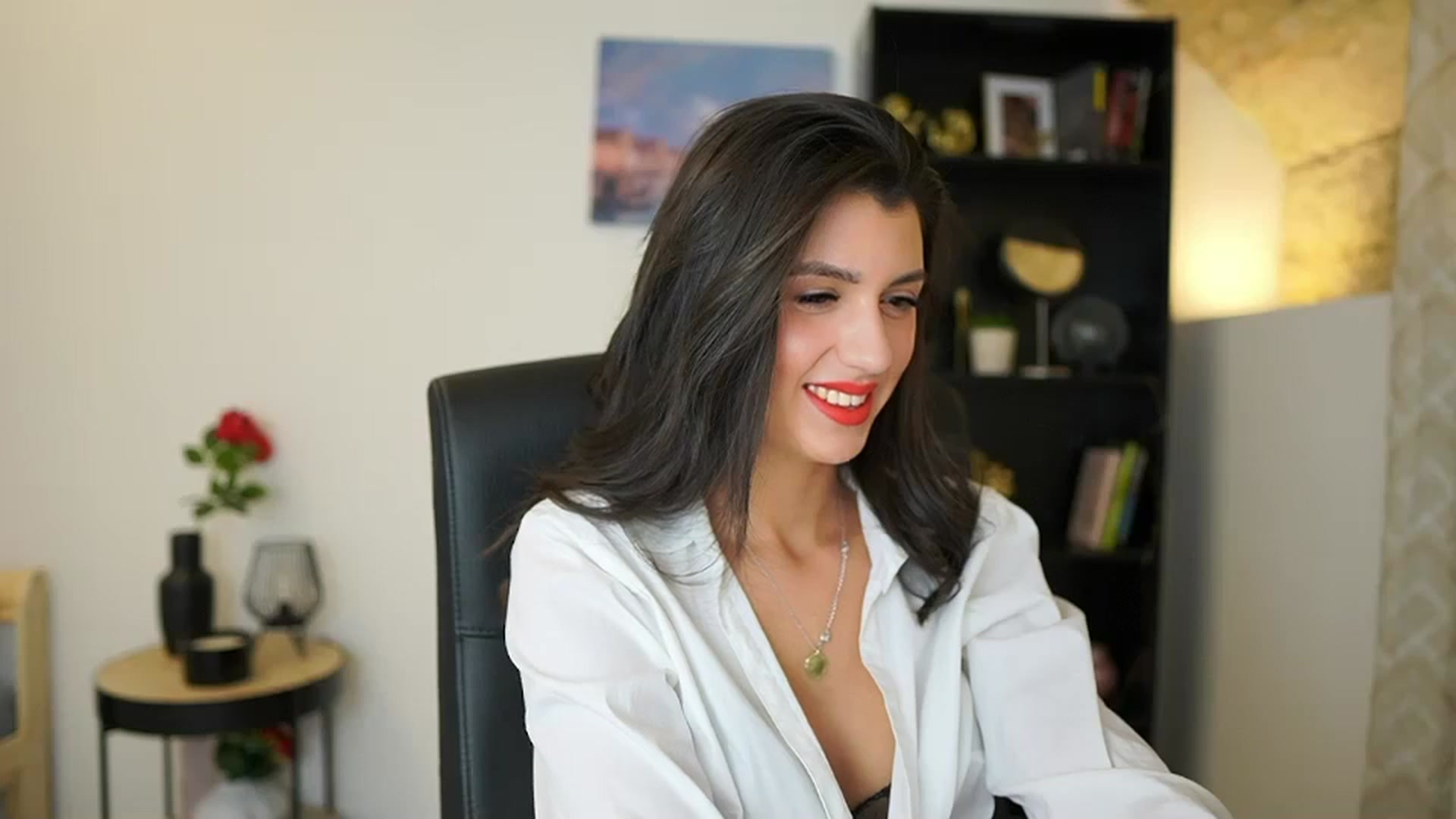 Gallery image thumbnail from Julia_Roca's myfreecams stream on, 12/13/2023, 16:21 image 7 of 20
