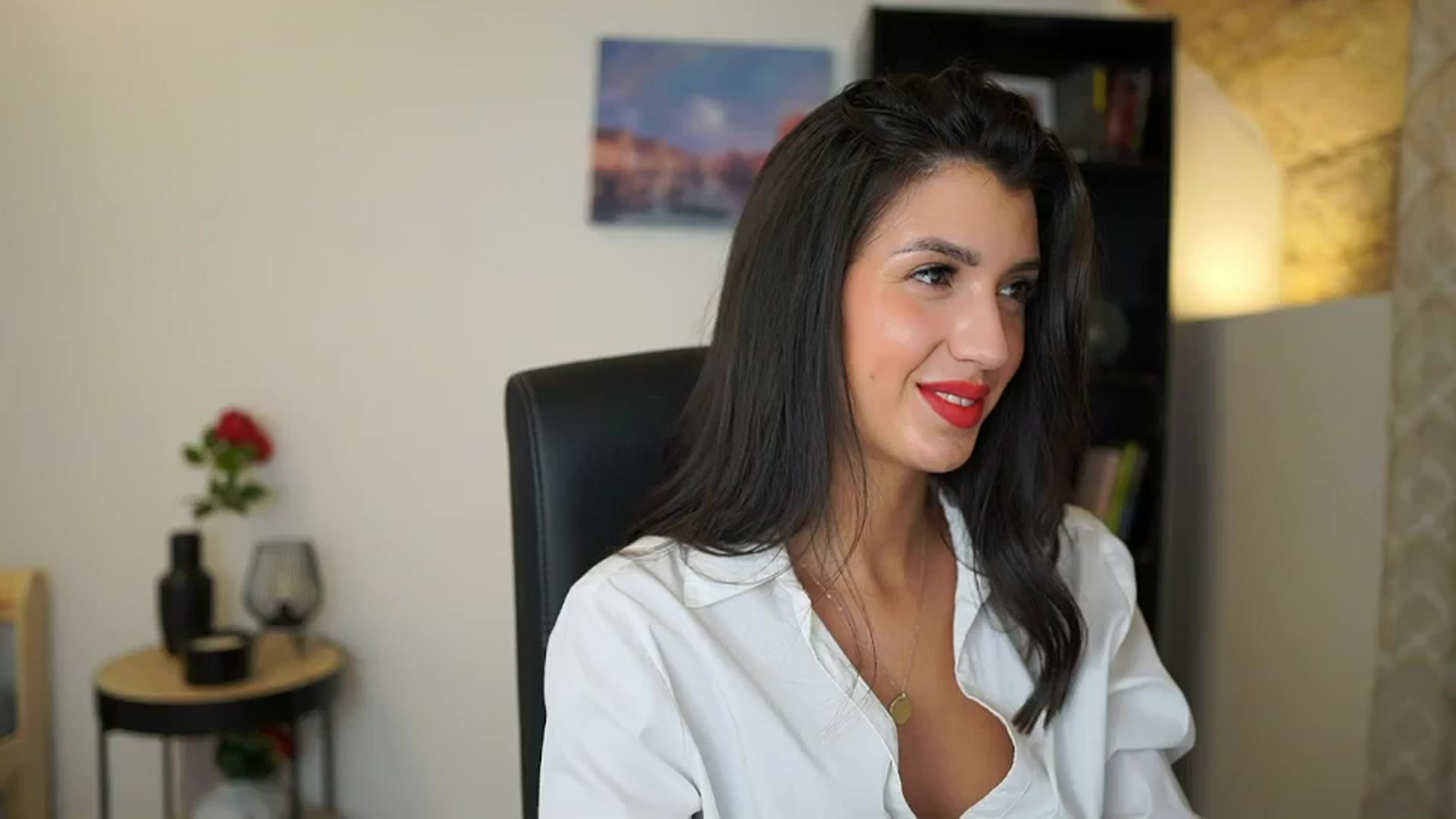 Gallery image thumbnail from Julia_Roca's myfreecams stream on, 12/13/2023, 19:05 image 1 of 20
