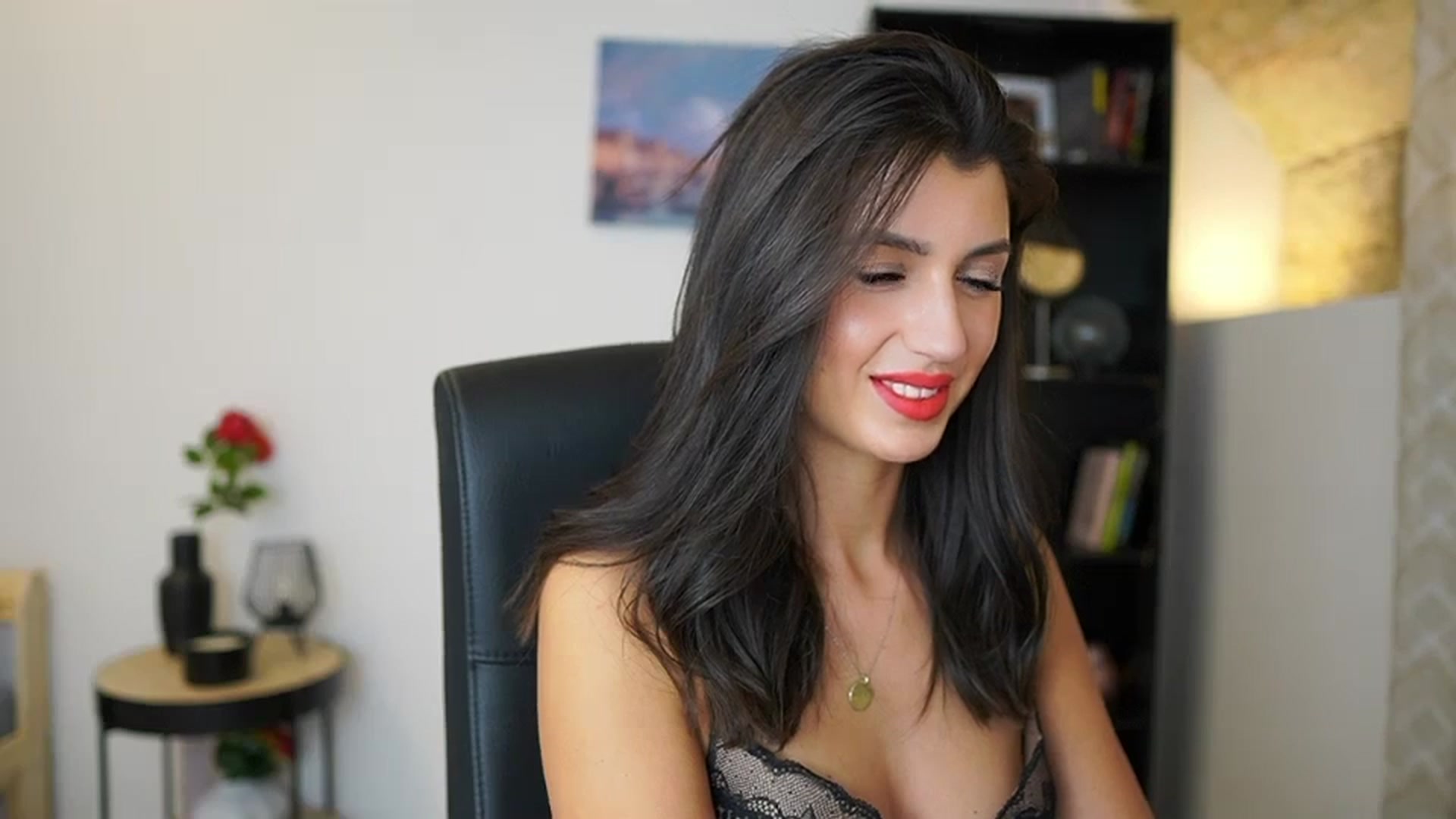 Gallery image thumbnail from Julia_Roca's myfreecams stream on, 12/13/2023, 19:05 image 6 of 20