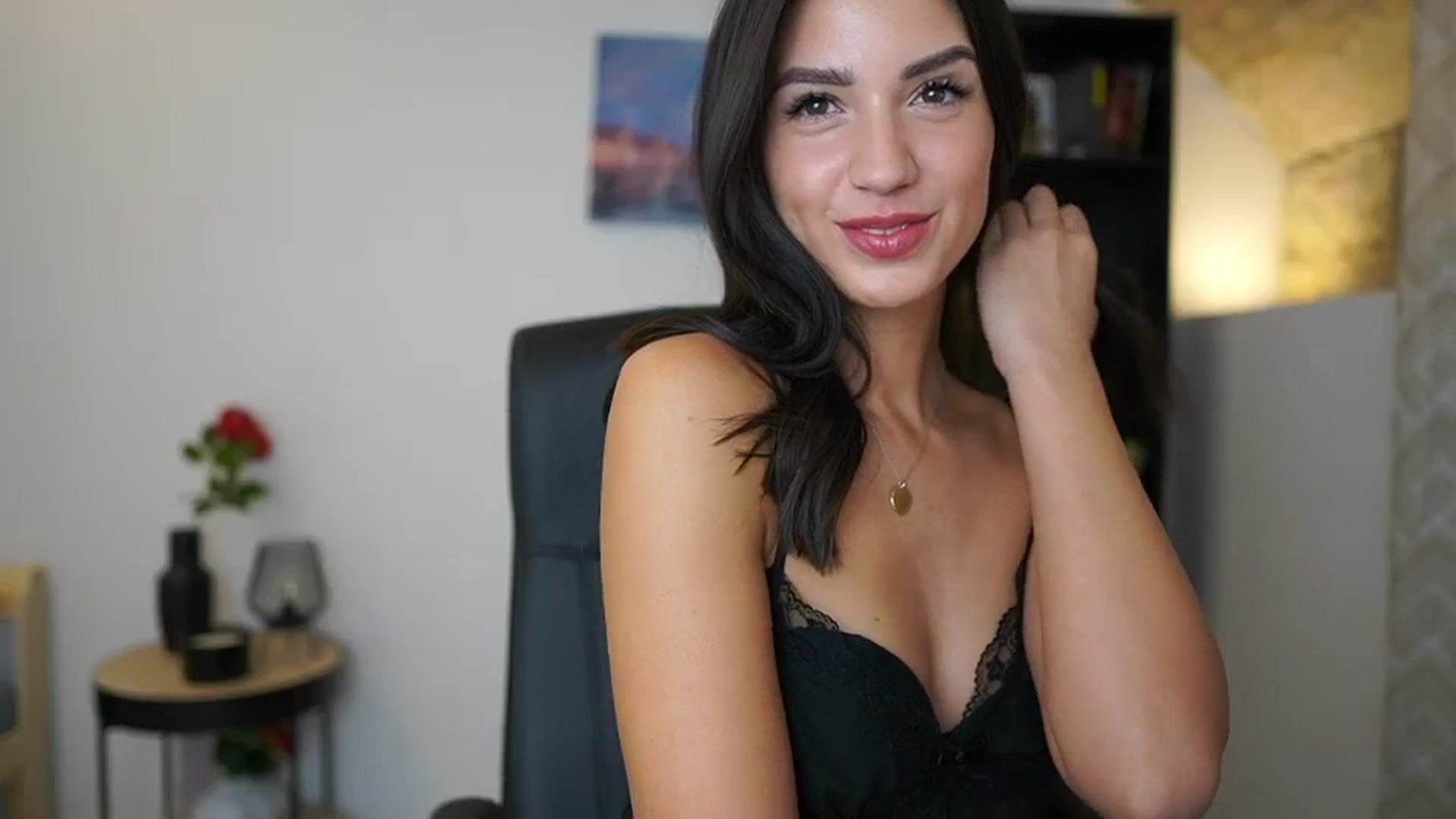 Gallery image thumbnail from Julia_Roca's myfreecams stream on, 12/14/2023, 14:45 image 12 of 20