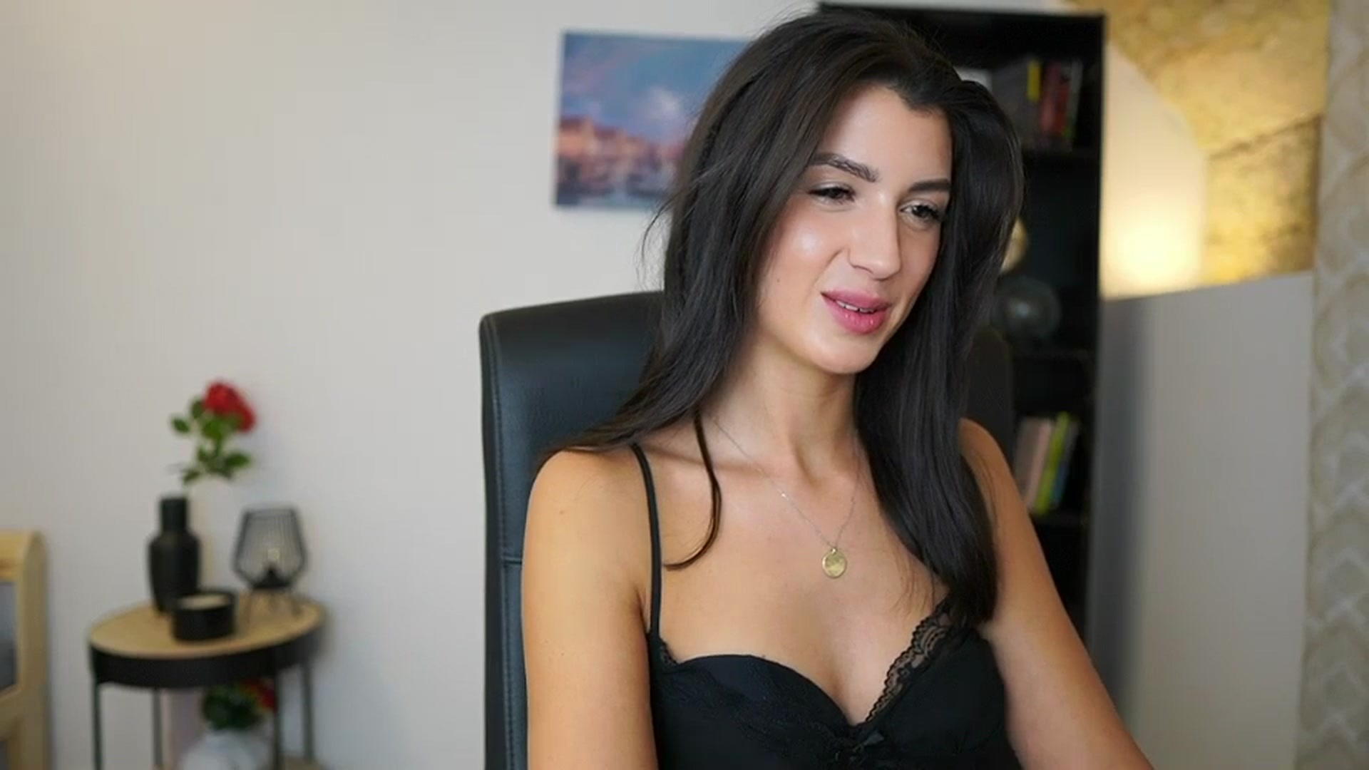 Gallery image thumbnail from Julia_Roca's myfreecams stream on, 12/14/2023, 16:06 image 18 of 20