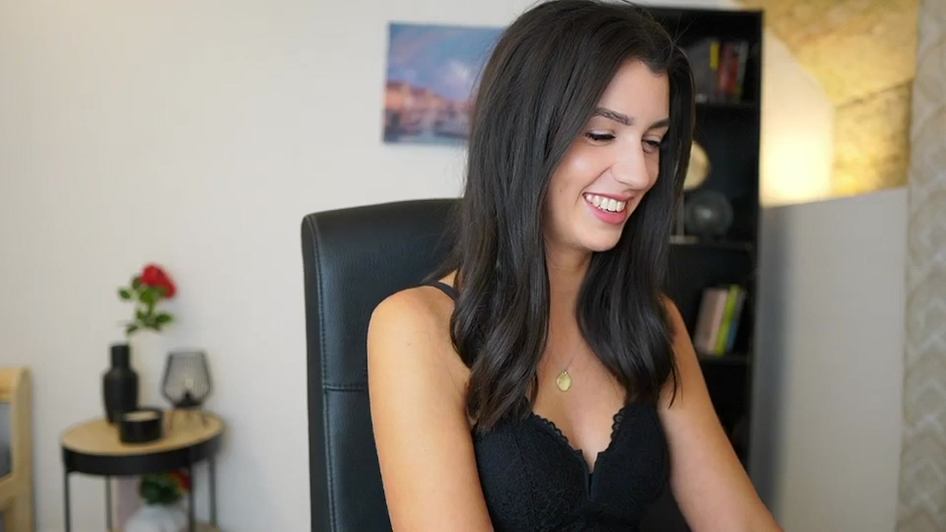 Gallery image thumbnail from Julia_Roca's myfreecams stream on, 12/14/2023, 16:06 image 12 of 20