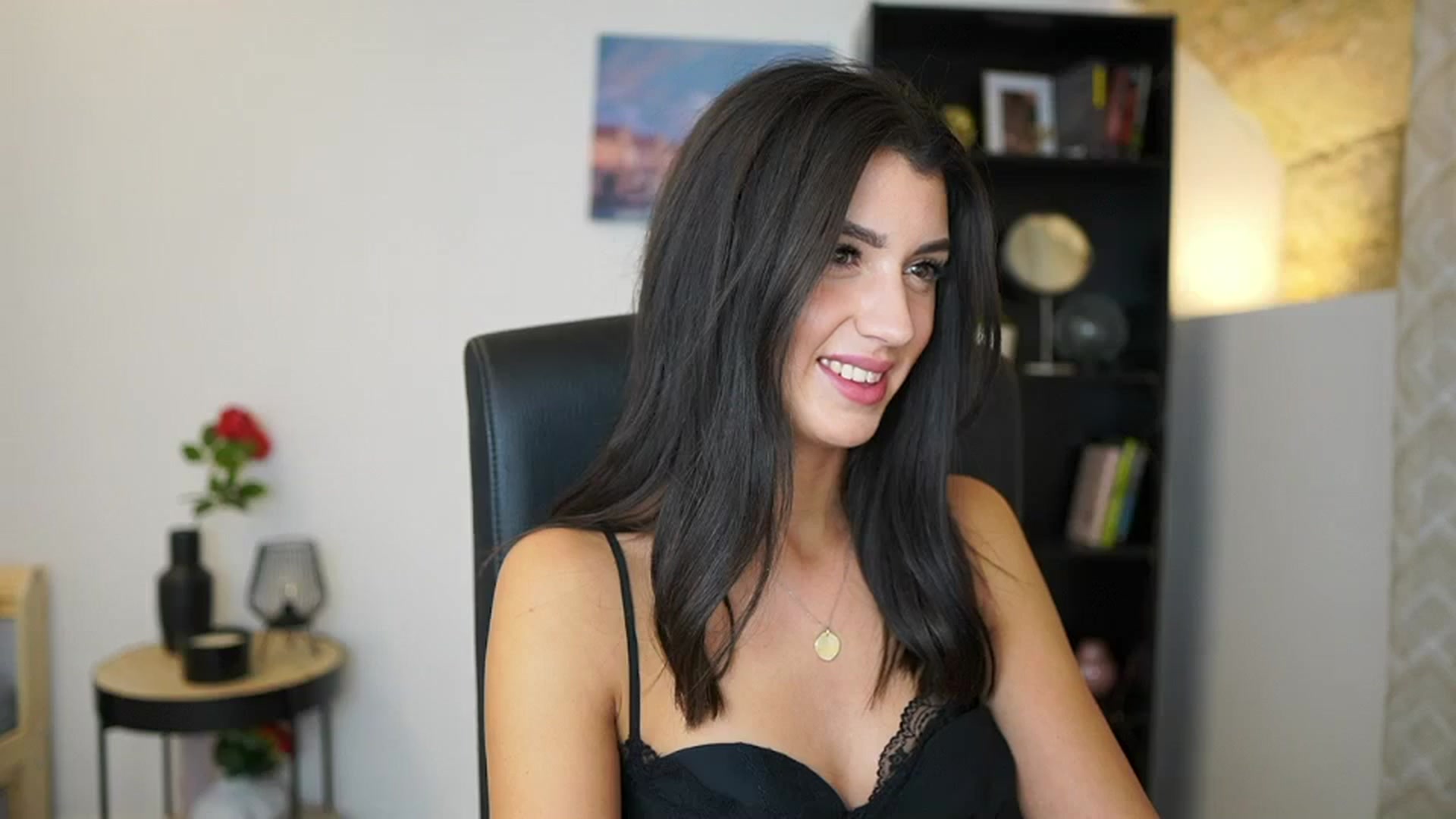 Gallery image thumbnail from Julia_Roca's myfreecams stream on, 12/14/2023, 16:06 image 20 of 20