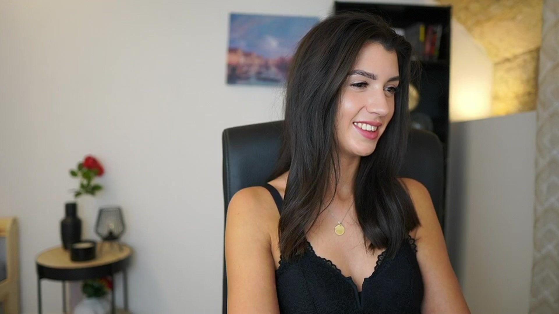 Gallery image thumbnail from Julia_Roca's myfreecams stream on, 12/14/2023, 16:06 image 14 of 20
