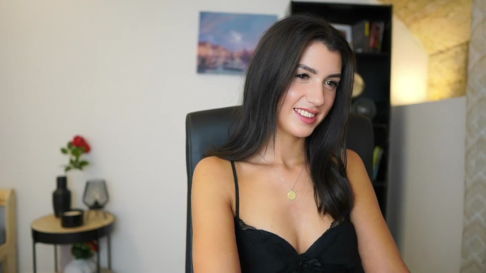 Gallery image thumbnail from Julia_Roca's myfreecams stream on, 12/14/2023, 16:06 image 5 of 20