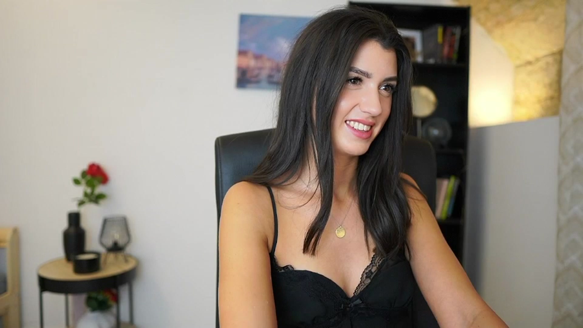Gallery image thumbnail from Julia_Roca's myfreecams stream on, 12/14/2023, 16:06 image 9 of 20