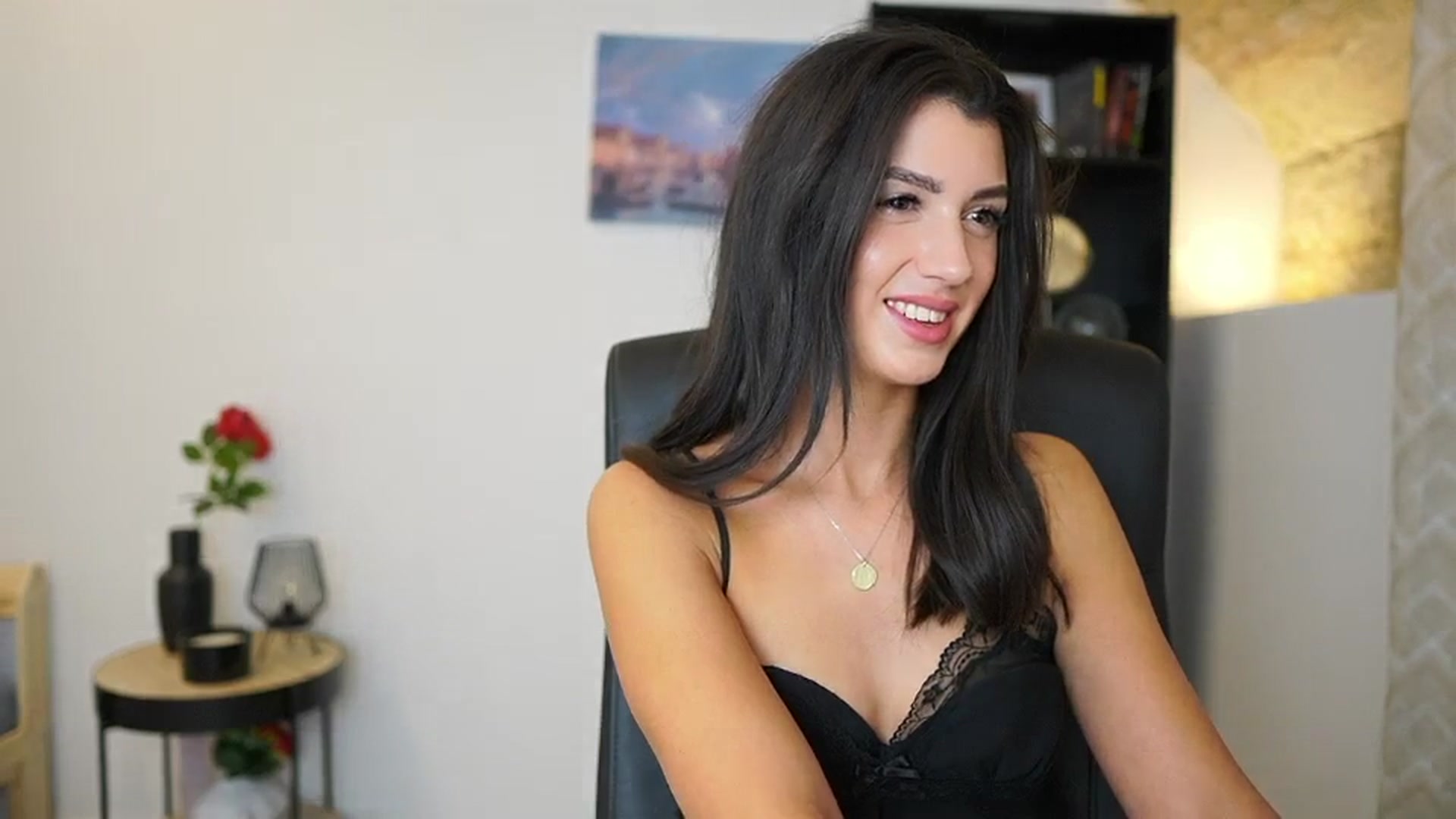 Gallery image thumbnail from Julia_Roca's myfreecams stream on, 12/14/2023, 16:06 image 10 of 20