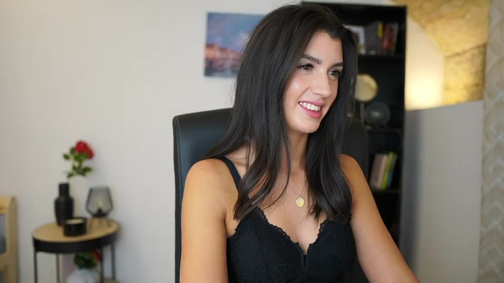Gallery image thumbnail from Julia_Roca's myfreecams stream on, 12/14/2023, 16:06 image 15 of 20
