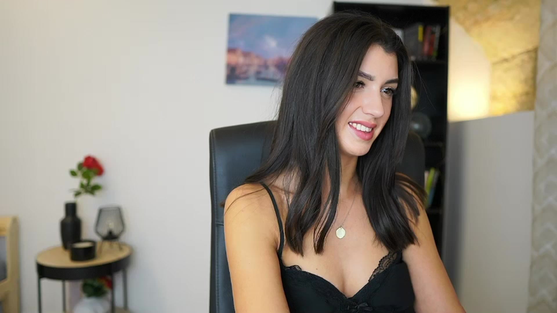 Gallery image thumbnail from Julia_Roca's myfreecams stream on, 12/14/2023, 16:06 image 3 of 20