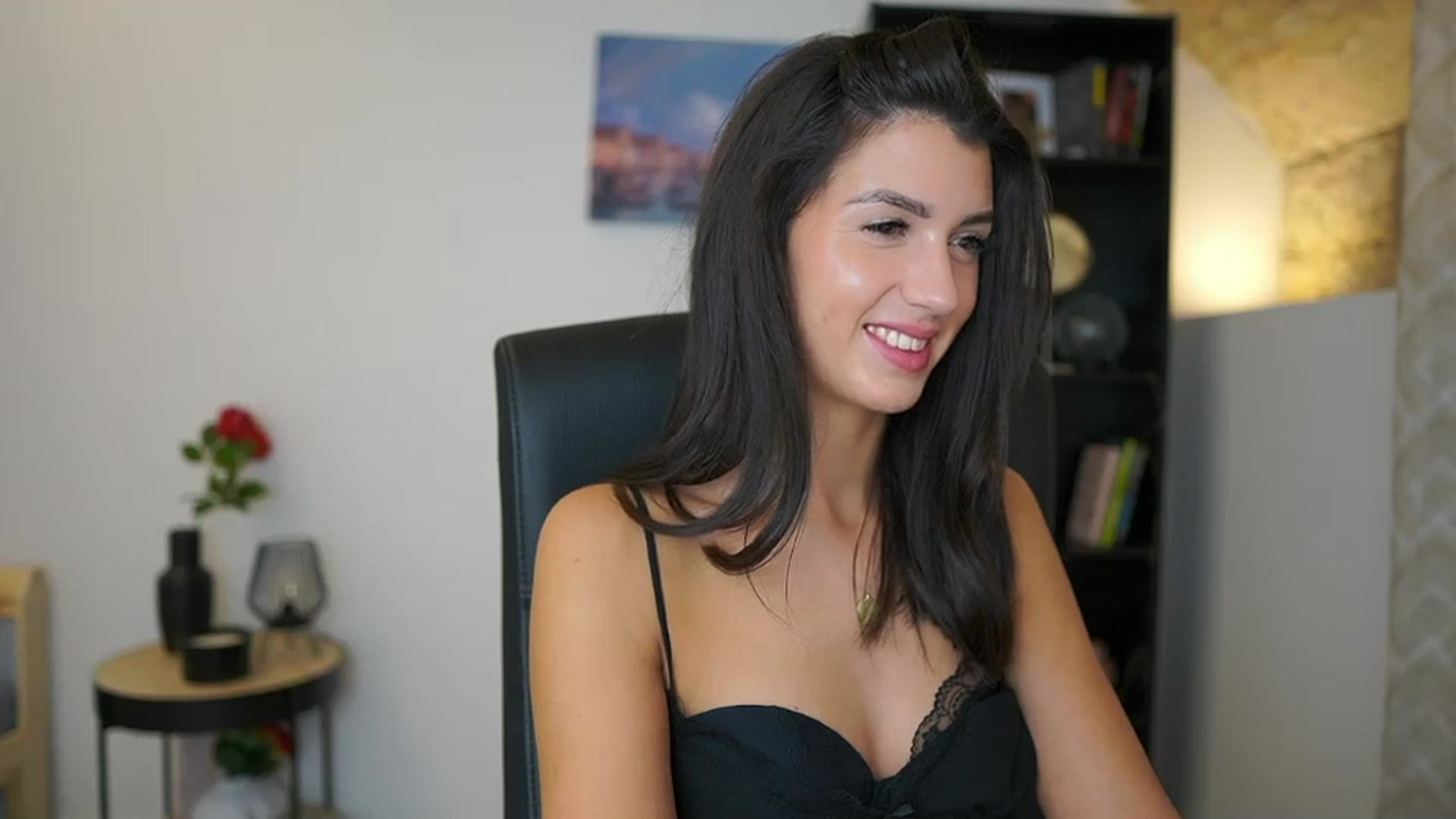 Gallery image thumbnail from Julia_Roca's myfreecams stream on, 12/14/2023, 16:58 image 10 of 20