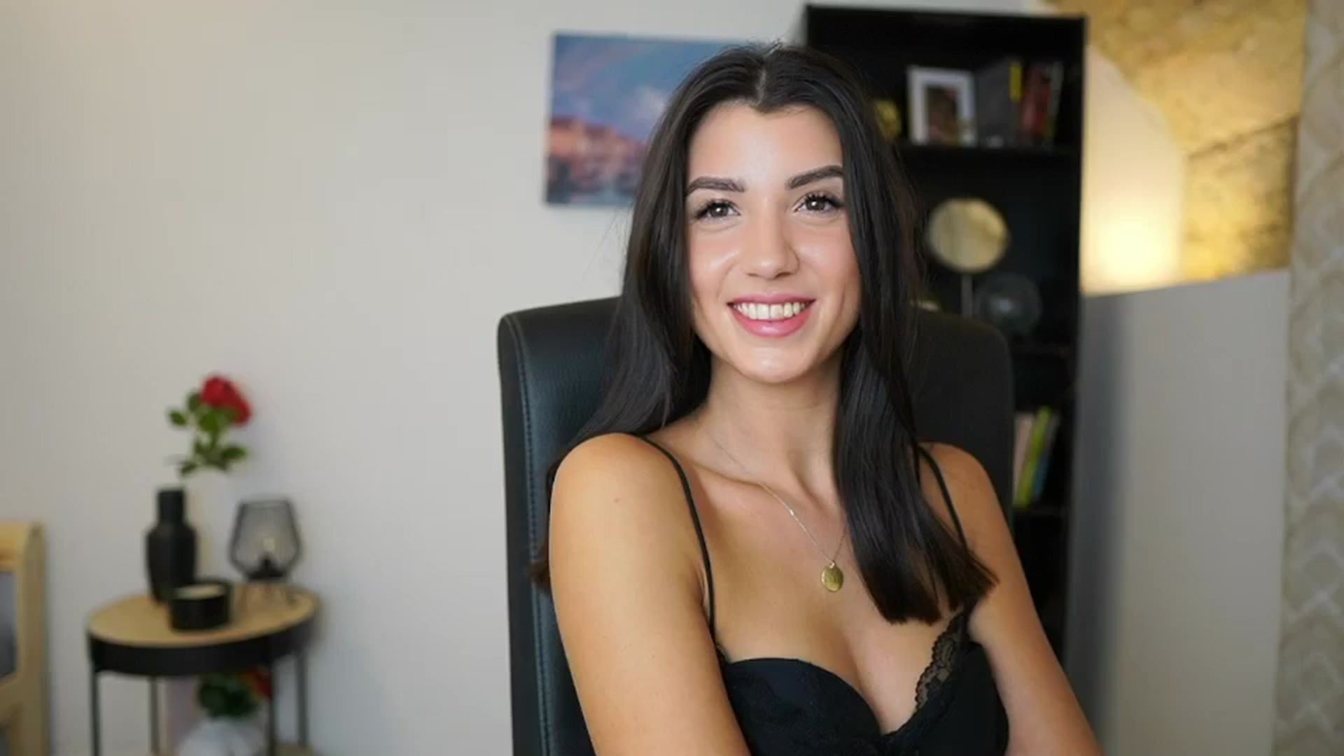 Gallery image thumbnail from Julia_Roca's myfreecams stream on, 12/14/2023, 16:58 image 1 of 20