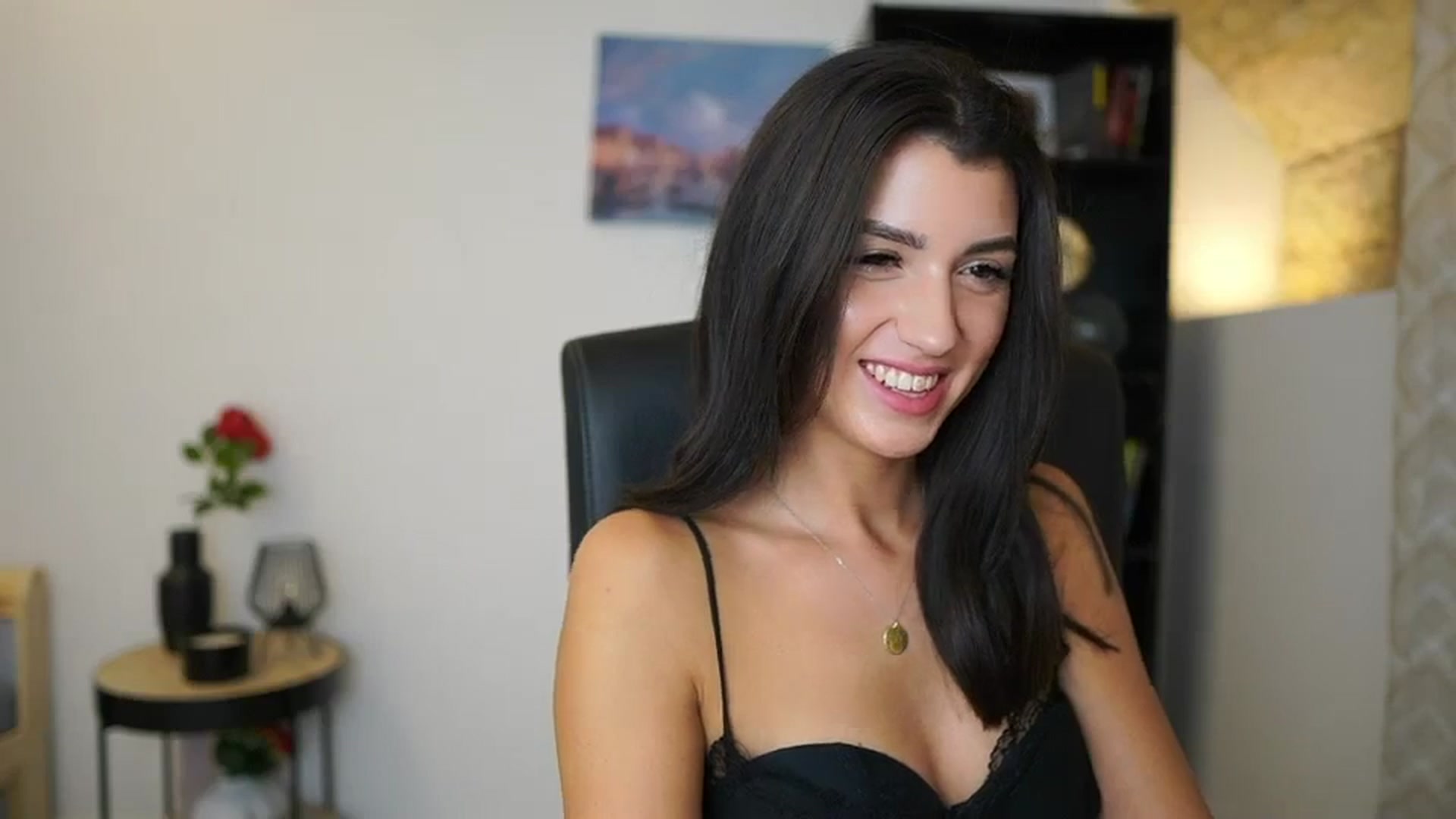 Gallery image thumbnail from Julia_Roca's myfreecams stream on, 12/14/2023, 16:58 image 2 of 20