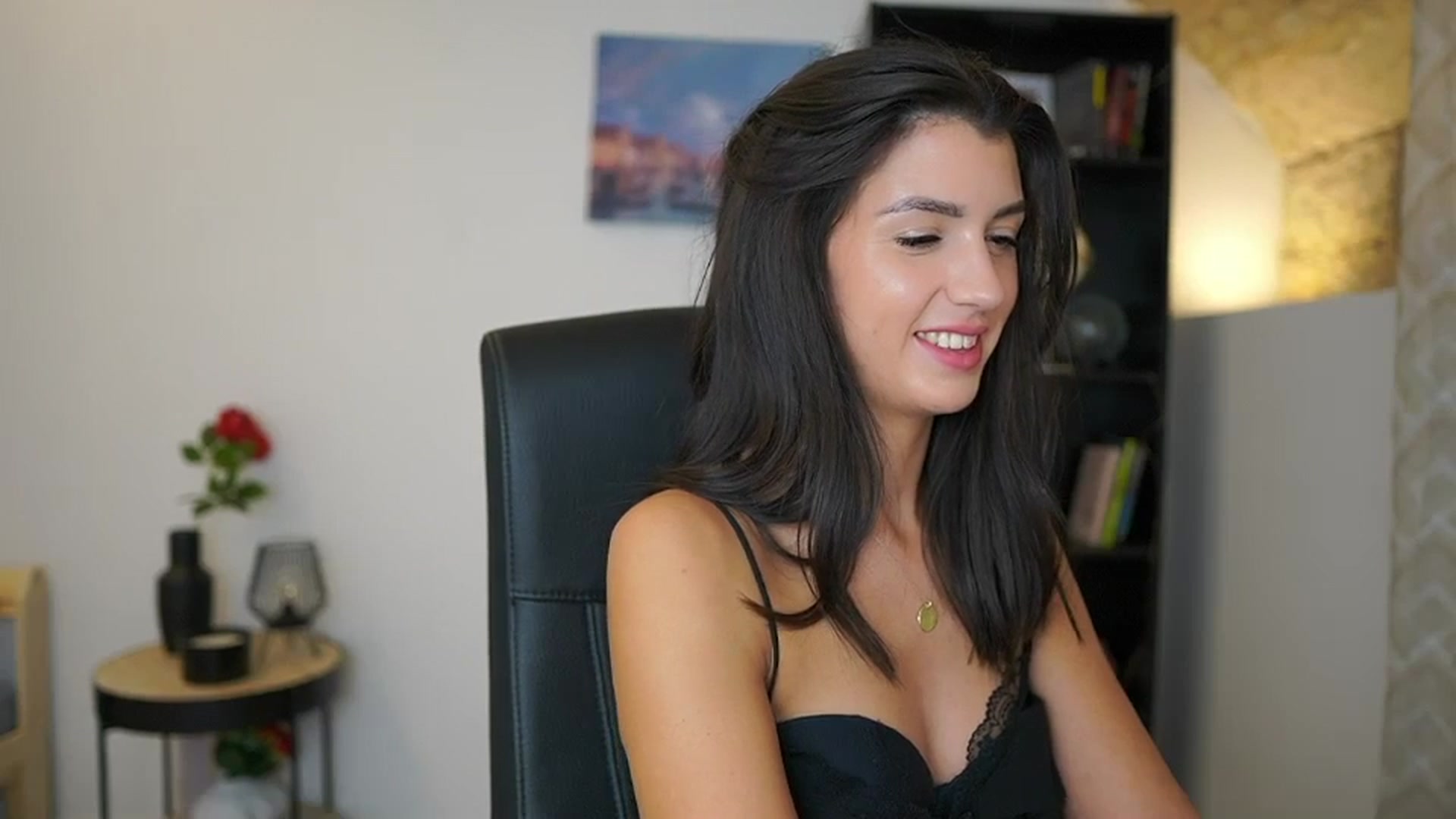 Gallery image thumbnail from Julia_Roca's myfreecams stream on, 12/14/2023, 16:58 image 11 of 20