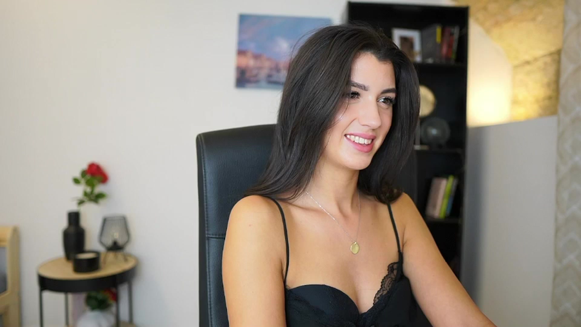 Gallery image thumbnail from Julia_Roca's myfreecams stream on, 12/14/2023, 16:58 image 15 of 20