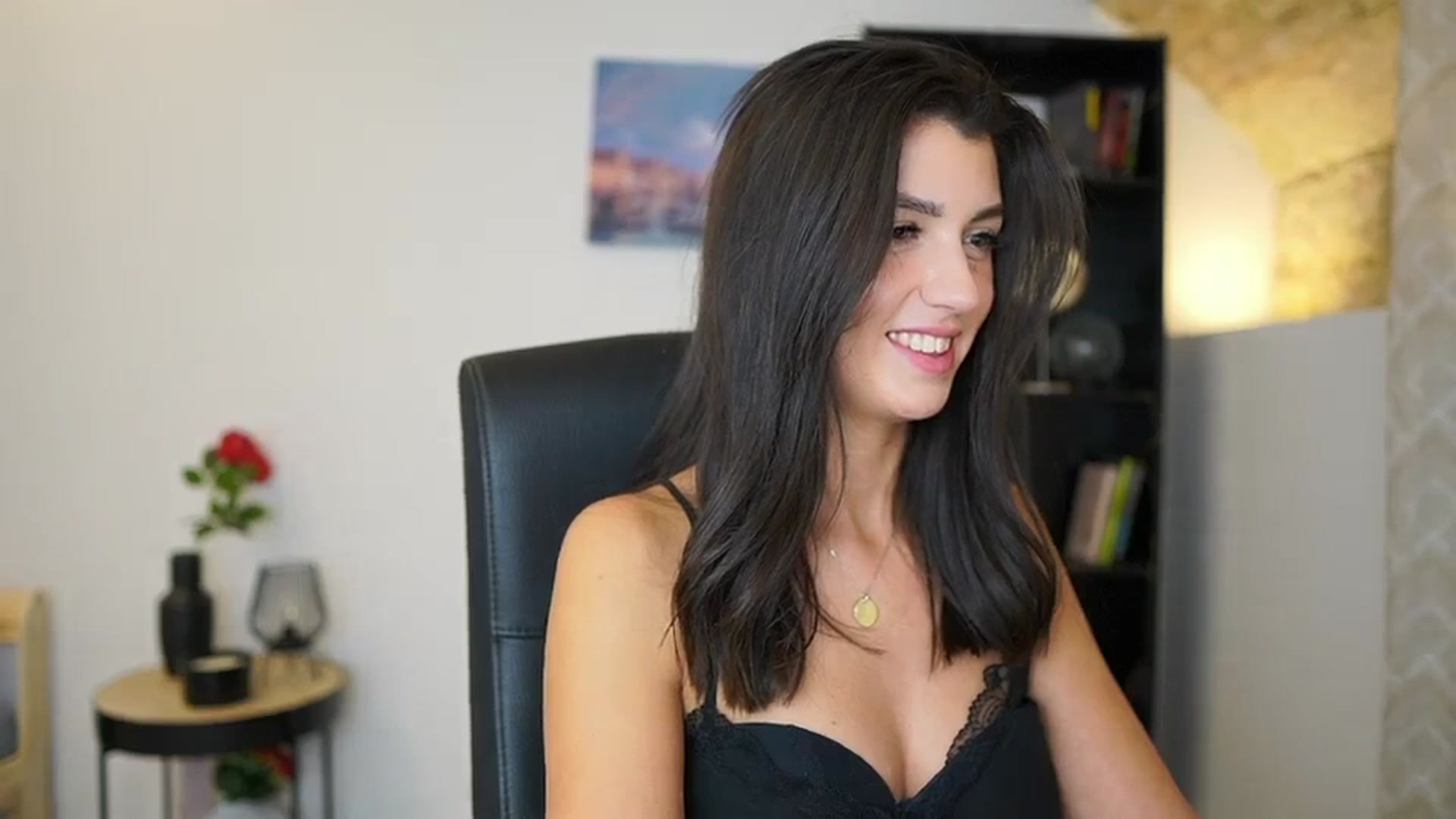 Gallery image thumbnail from Julia_Roca's myfreecams stream on, 12/14/2023, 19:10 image 16 of 20