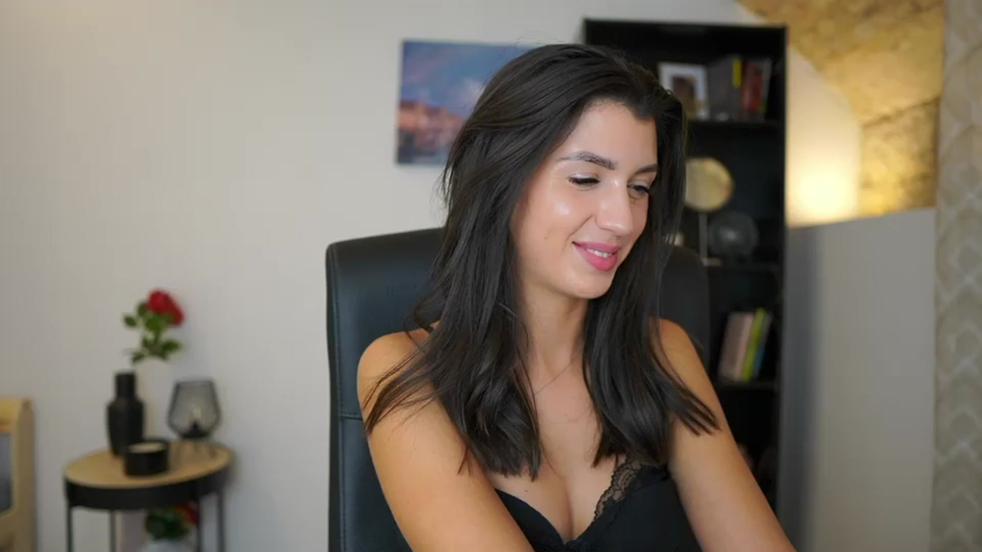 Gallery image thumbnail from Julia_Roca's myfreecams stream on, 12/14/2023, 19:10 image 1 of 20