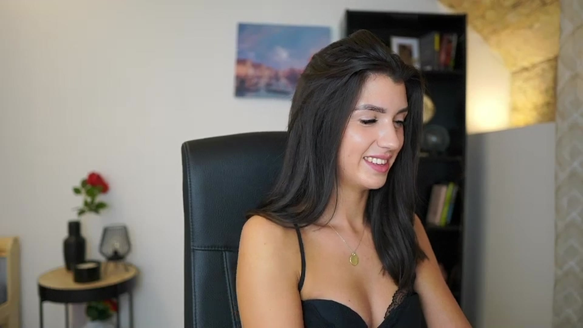 Gallery image thumbnail from Julia_Roca's myfreecams stream on, 12/14/2023, 19:10 image 13 of 20