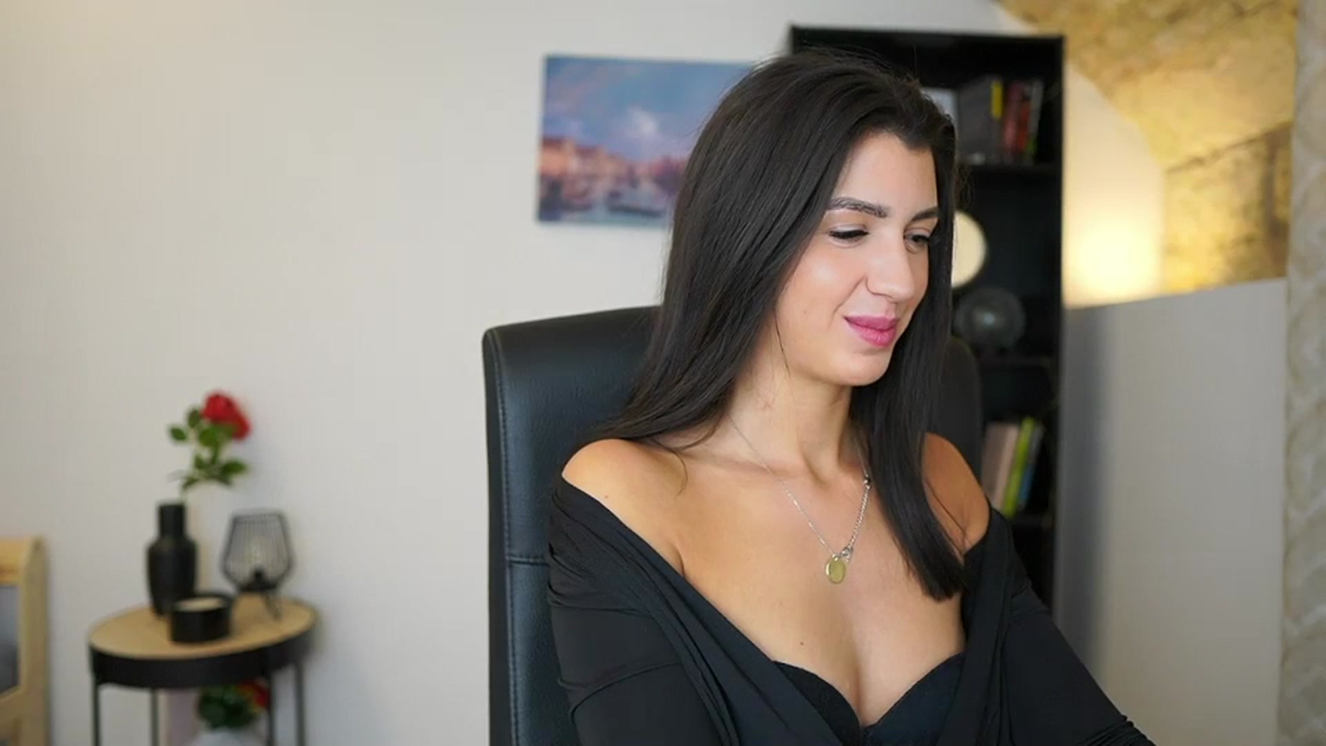 Gallery image thumbnail from Julia_Roca's myfreecams stream on, 12/16/2023, 14:50 image 13 of 20