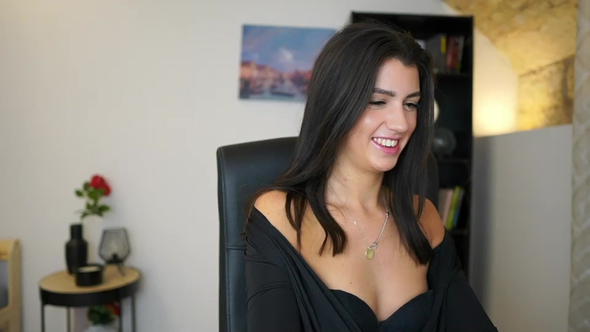 Gallery image thumbnail from Julia_Roca's myfreecams stream on, 12/16/2023, 14:50 image 12 of 20