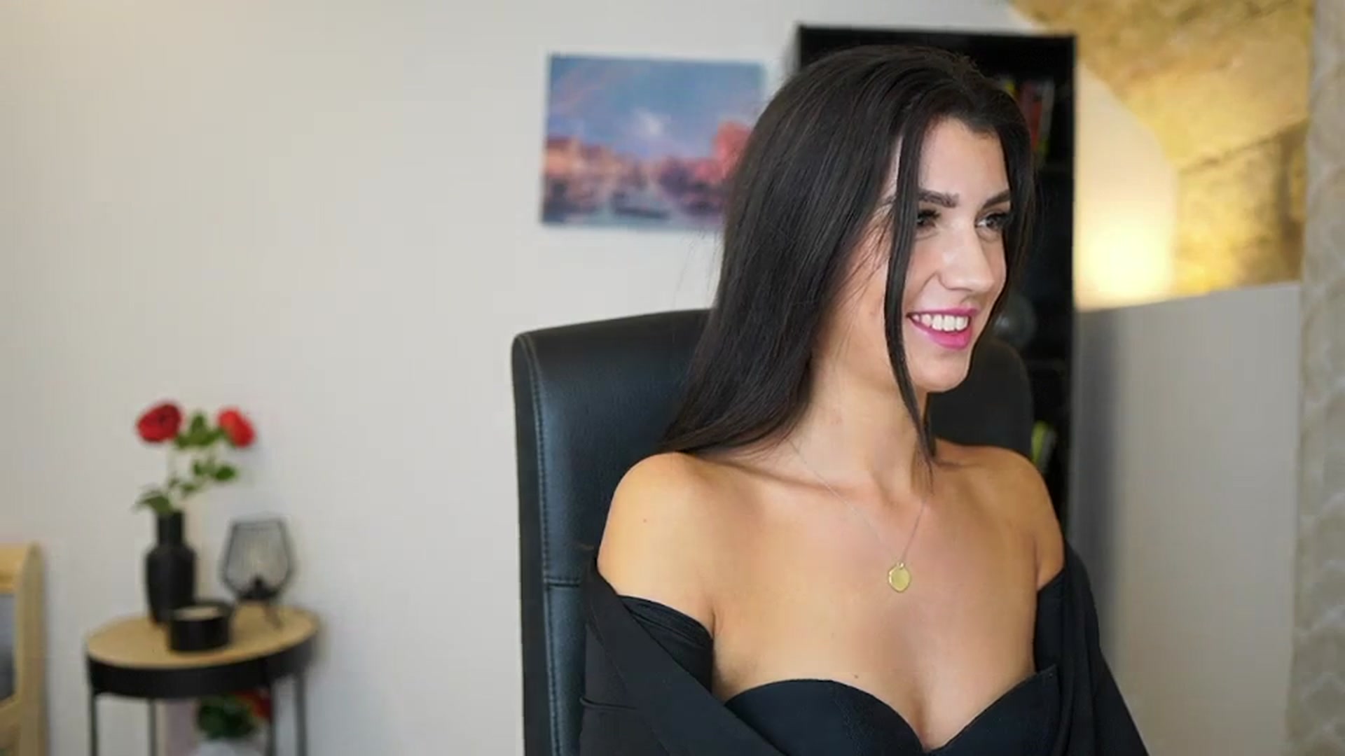 Gallery image thumbnail from Julia_Roca's myfreecams stream on, 12/16/2023, 17:39 image 19 of 20