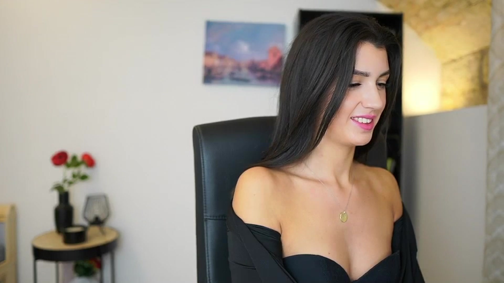 Gallery image thumbnail from Julia_Roca's myfreecams stream on, 12/16/2023, 17:39 image 17 of 20