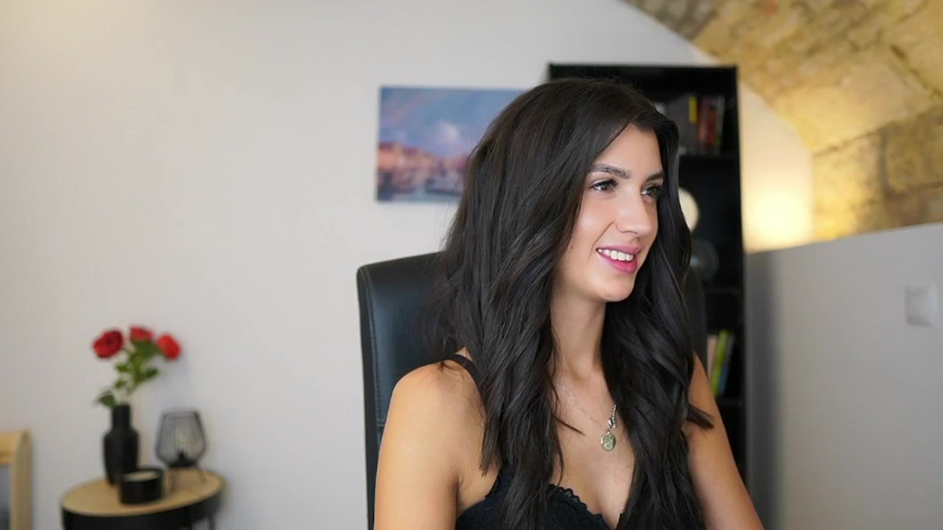 Gallery image thumbnail from Julia_Roca's myfreecams stream on, 12/17/2023, 15:00 image 4 of 20