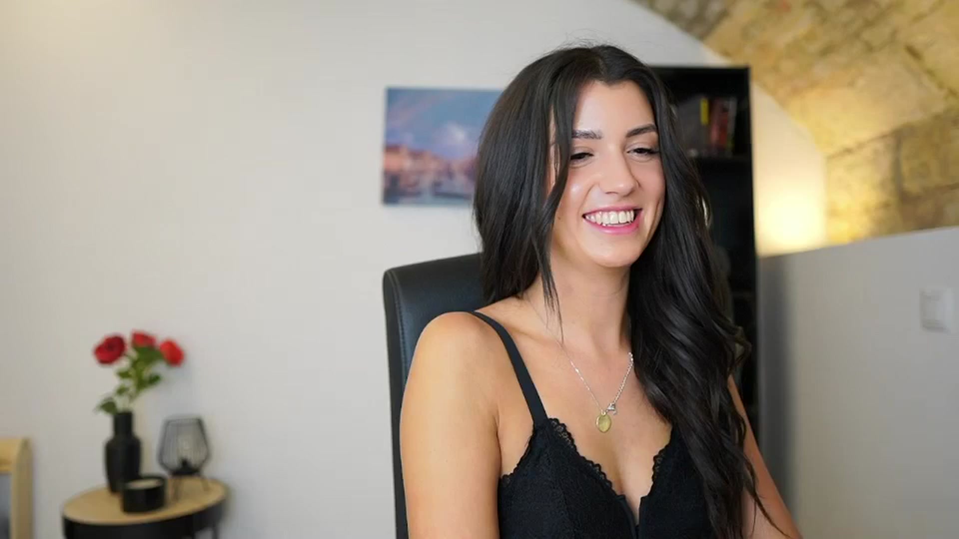 Gallery image thumbnail from Julia_Roca's myfreecams stream on, 12/17/2023, 15:00 image 15 of 20
