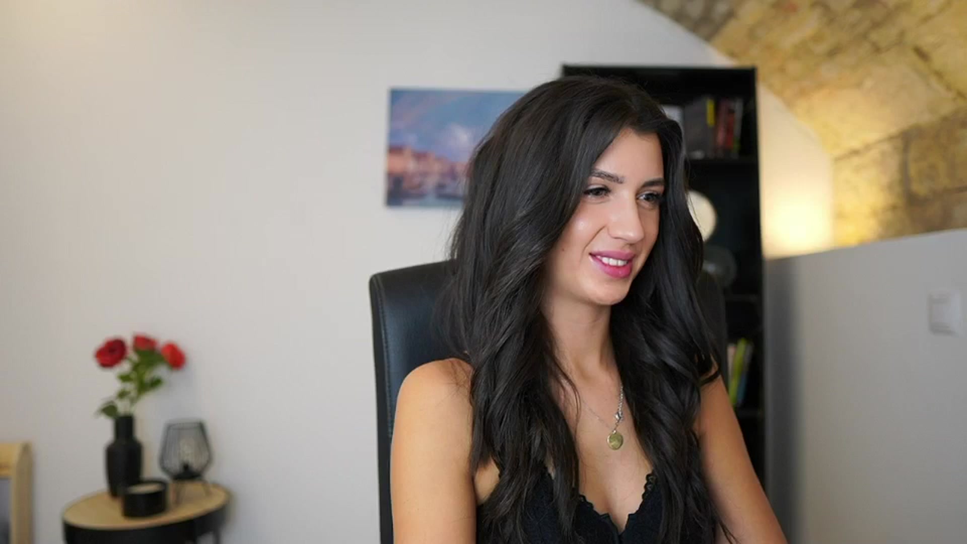 Gallery image thumbnail from Julia_Roca's myfreecams stream on, 12/17/2023, 15:00 image 1 of 20