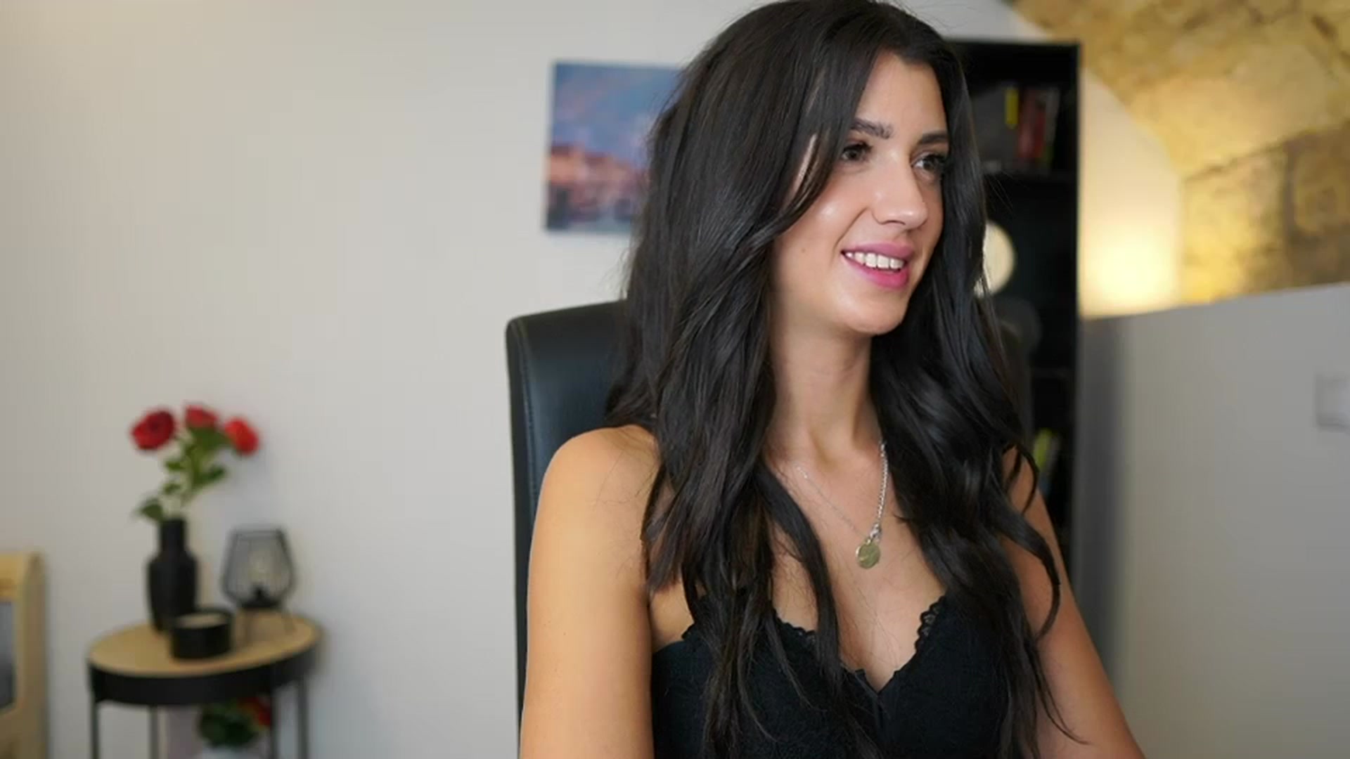 Gallery image thumbnail from Julia_Roca's myfreecams stream on, 12/17/2023, 15:40 image 19 of 20